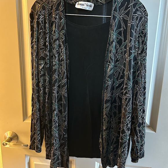 Multiuse knit jacketw/shell in classy bamboo pattern. Excellent like new. - Picture 1 of 3